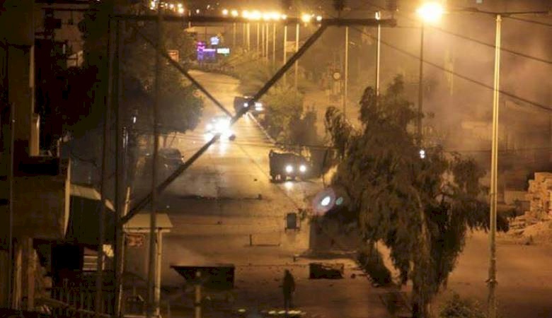 مواجهات خلال اقتحام الاحتلال لوسط رام الله وإصابة شاب بمخيم الفارعة