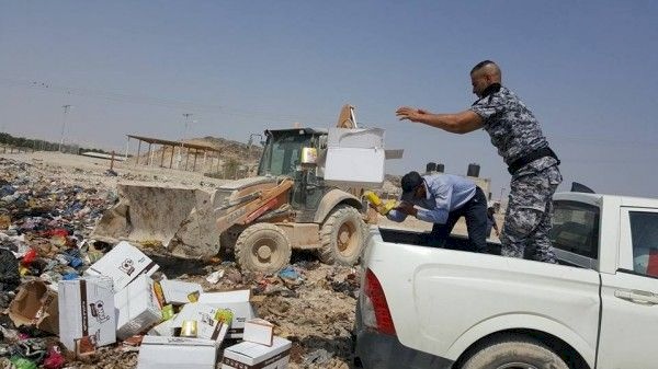 إتلاف مواد تموينية وعصائر منتهية الصلاحية في أريحا