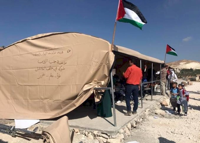 الجدار والاستيطان تحصل على أمر بعدم هدم مدرسة جب الذيب