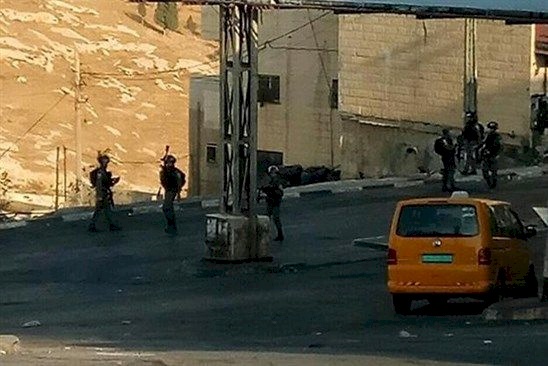 الاحتلال يطلق قنابل غازية باتجاه الطلبة في ابو ديس