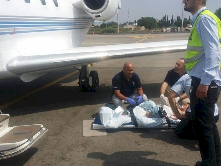 وصول الطفل ماهر بوجة لتركيا وبدء تحضيره لزراعة الكبد