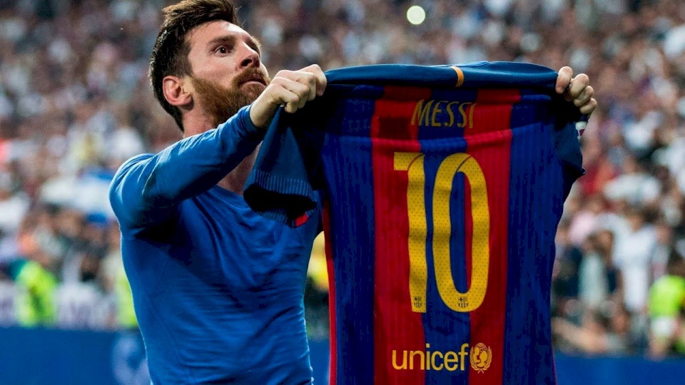 رسمياً: ميسي يجدد عقده لبرشلونة حتى 2021