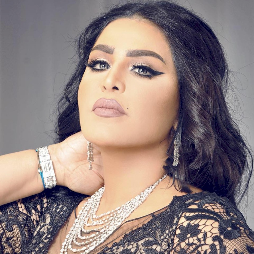 أحلام تفاجئ مدبرة منزلها بأقراط ماسية