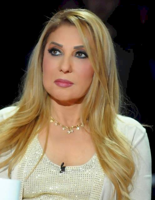 إبن نادية الجندي يخطف الانظار.. شاهدوا فرق العمر بينهما