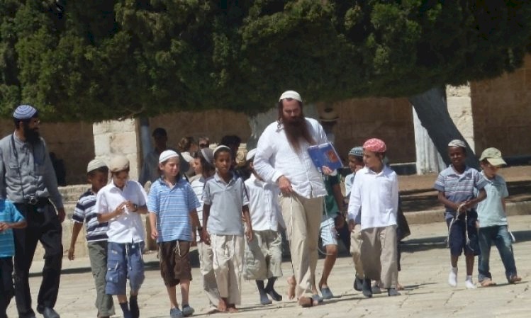 200 مستوطن يقتحمون الاقصى بلباس عسكري وتلمودي 