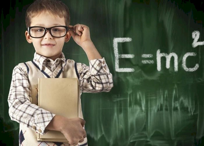 كيف تتعاملين مع الطفل الذكي؟