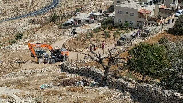 صور- الاحتلال يقتحم حزما ويشق طريقاَ