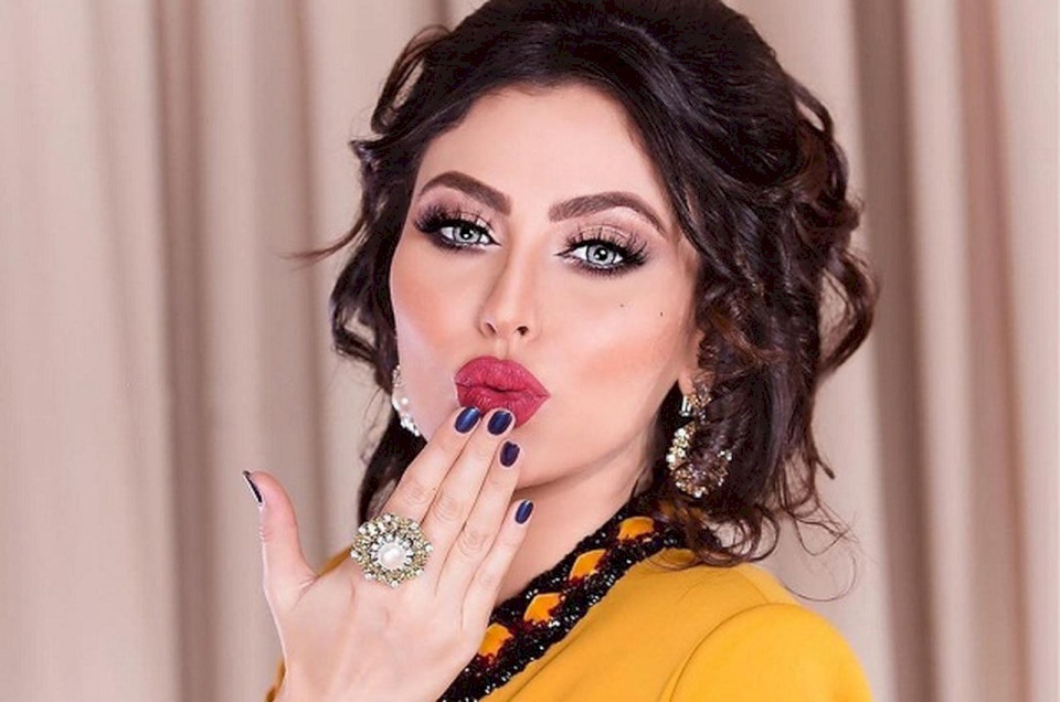 بالفيديو.. مريم حسين: "عيب .. لم أقبّل تامر حسني"