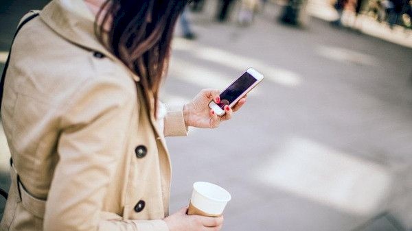 تجنبوا استخدام الجوال أثناء المشي