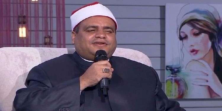 فيديو: شيخ أزهري يُغني 'لسه فاكر' لأم كلثوم