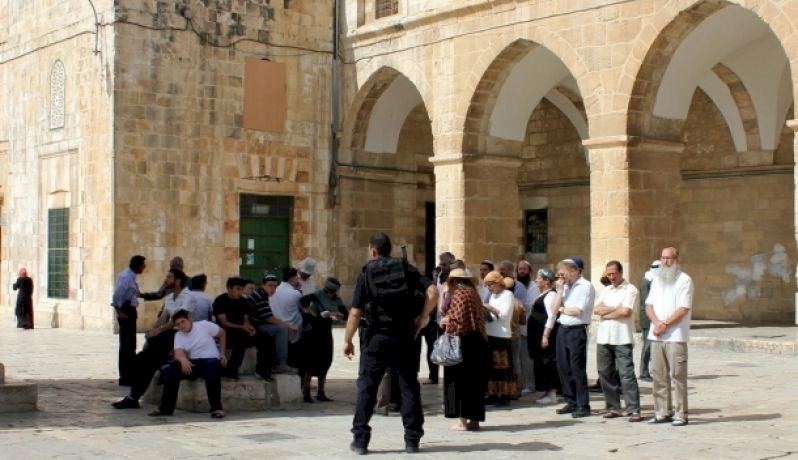 مستوطنون يجددون اقتحامهم للاقصى