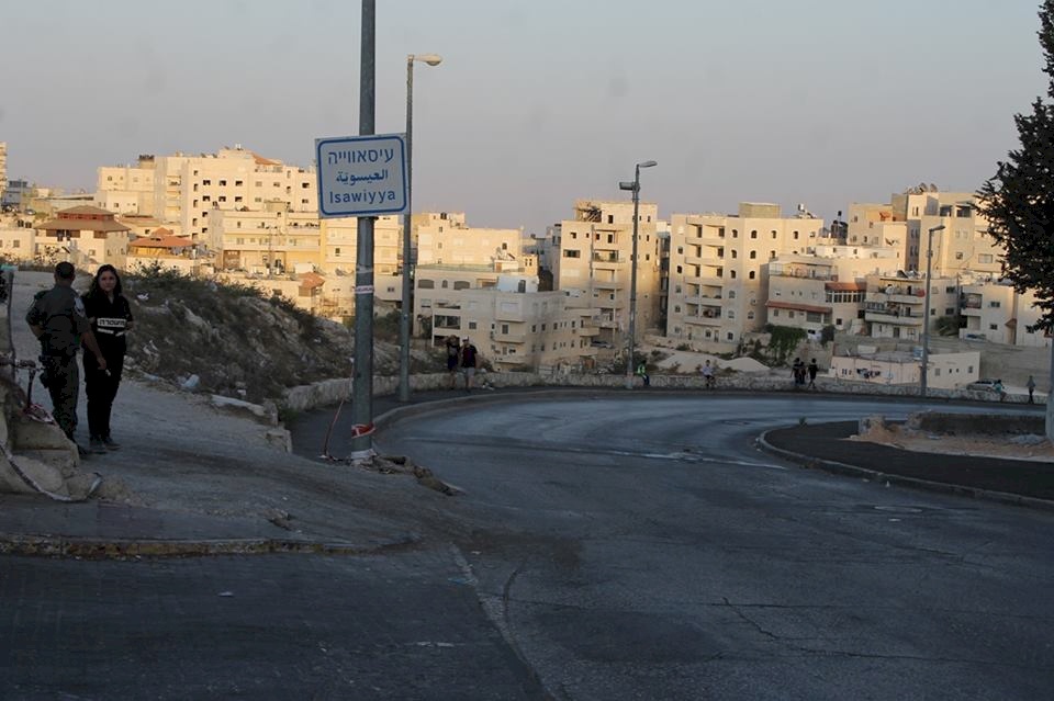 الاحتلال يقتحم العيسوية ويشرع بعملية تجريف قطعة أرض 