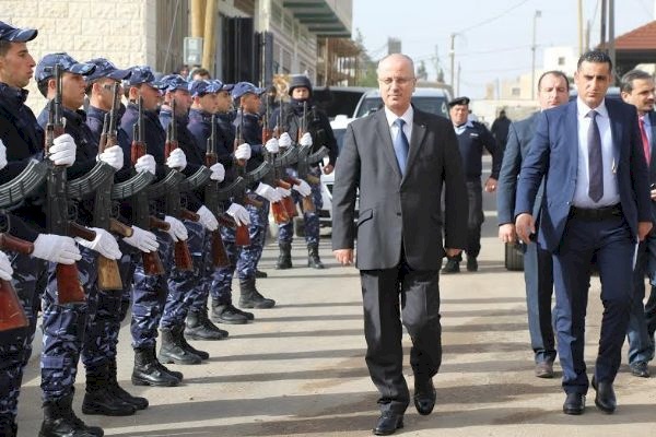 الحمد الله يشكل 3 لجان قُبيل التوجه الى غزة