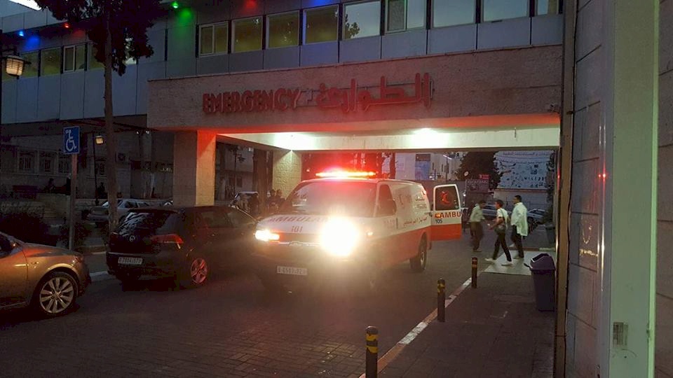 إصابة عامل من صانور بجروح خطيرة