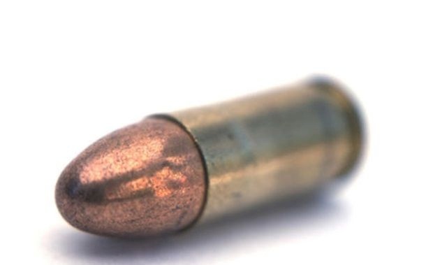 رصاصة مجهولة تُصيب فتاة في نابلس