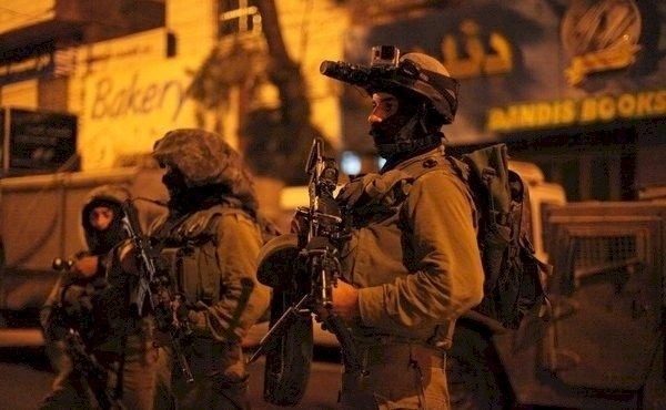 اعتقالات ومداهمات بالضفة