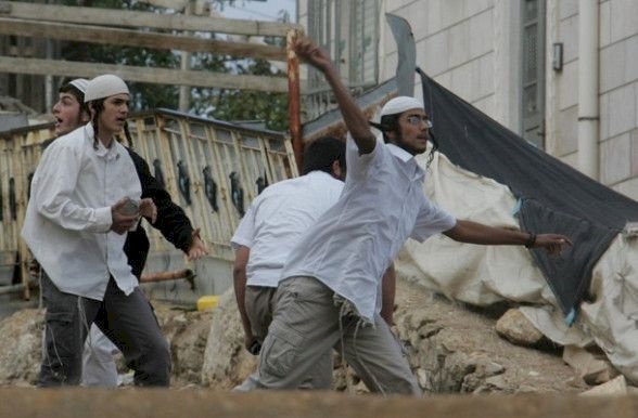 مستوطنون يعتدون على المقدسيين في البلدة القديمة