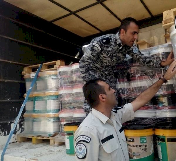 جنين: ضبط 3800 لتر دهان مخالف للمواصفات والمقاييس