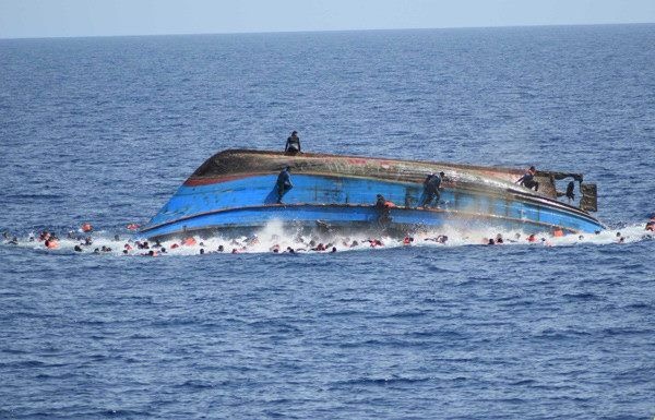 5 قتلى وعشرات المفقودين في غرق مركب لـ"الروهينغا"