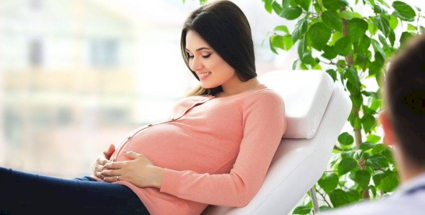 للمرأة الحامل والمرضعة.. تجنبي شرب هذه الأعشاب