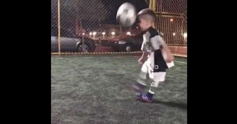 فيديو: الطفل الأعجوبة يجتاح "فيسبوك"