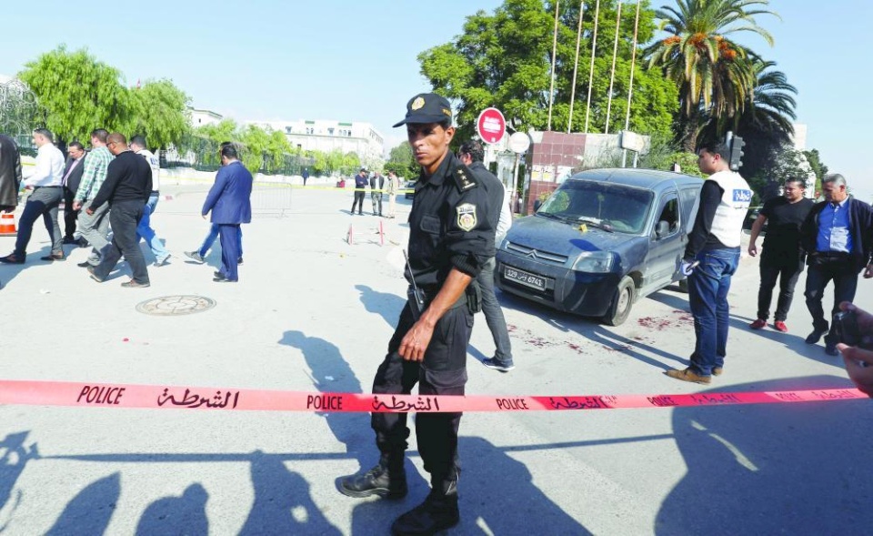 طعن ضابطين قرب البرلمان التونسي