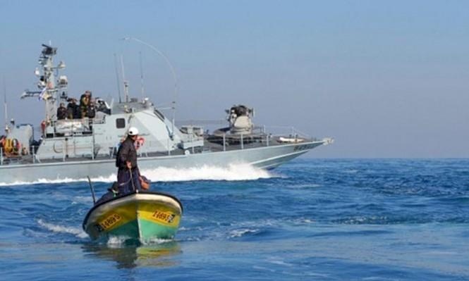 بحرية الاحتلال تستهدف الصيادين ومراكبهم في بحر غزة