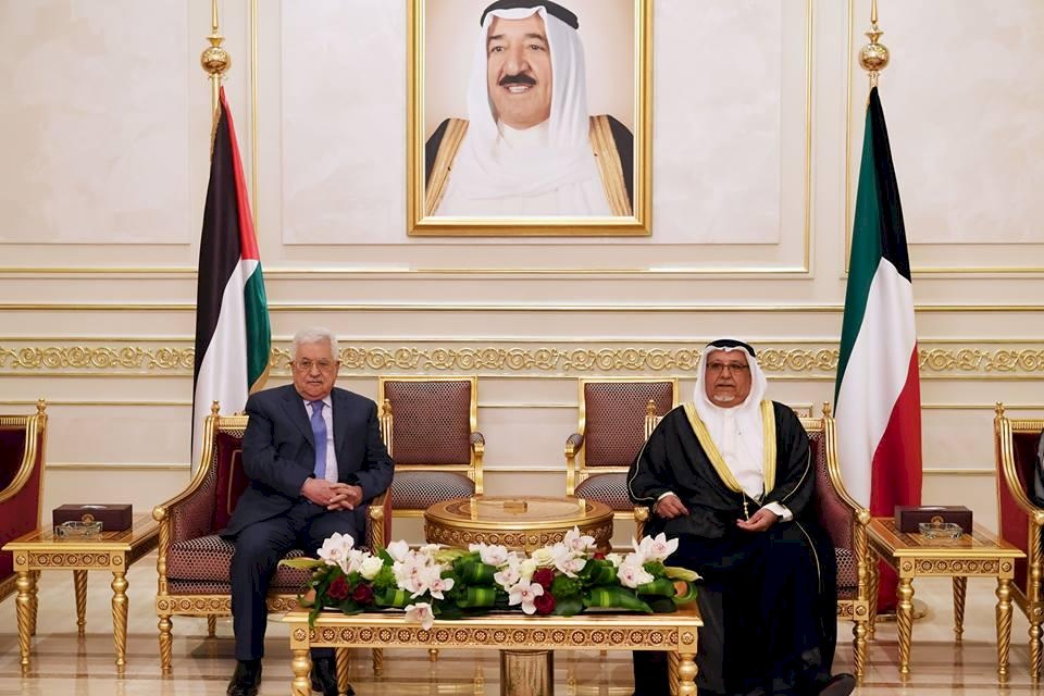 الرئيس يعقد اجتماعين في الكويت 