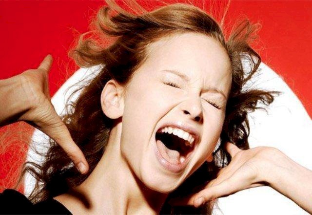 الصراخ في الحالات الهستيرية مفيد جدًا لصحة المرأة!