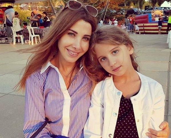 فيديو لنانسي عجرم وهي تلاعب ابنتها ميلا بعفوية