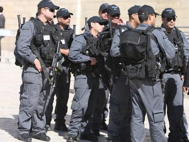 الاحتلال يعتقل 9 مقدسيين بينهم فتاتان