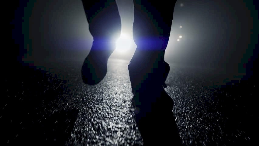 في الشوارع المظلمة.. يضرب النساء بالالات حادة انتقاماً لطليقته!