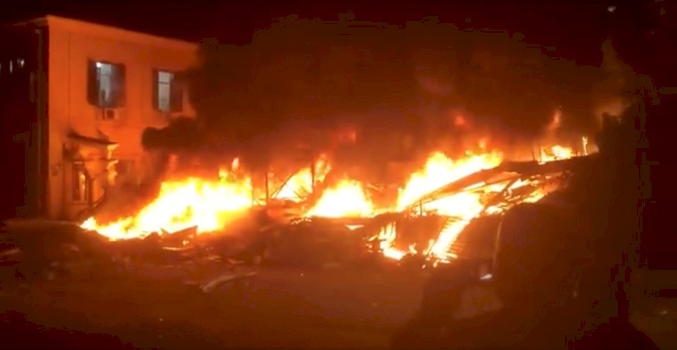 (محدث) 3 قتلى بانفجار بناية في يافا