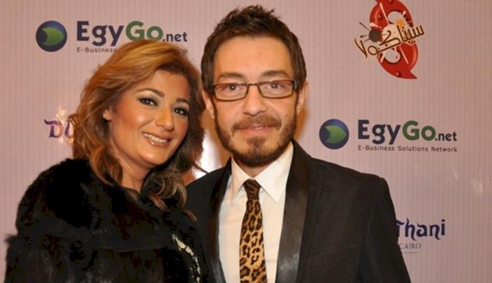 بالفيديو.. موقف مضحك بين أحمد زاهر وزوجته! هذا ما حصل معهما