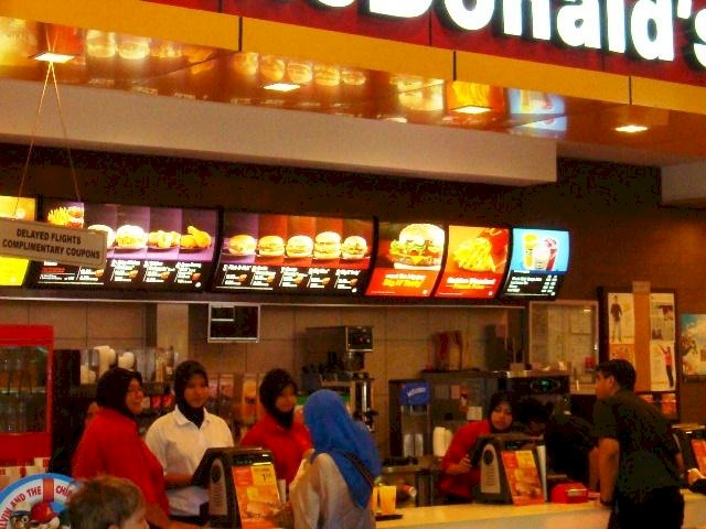 هل حولت مكدونالدز ماليزيا الاموال الى اسرائيل؟