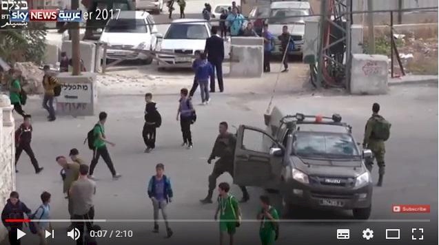 بالفيديو.. الاحتلال ينكل بطلبة وأساتذة 