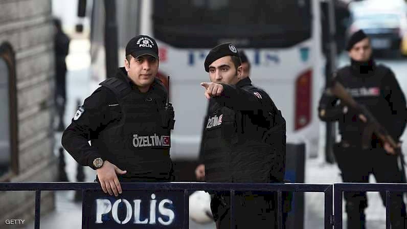 فصل مئات الموظفين الاتراك بسبب الارهاب