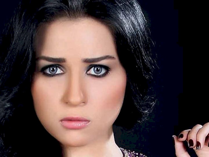 مي عز الدين تكشف عن وشم جديد في هذه المنطقة من جسدها.. والجمهور يحذرها