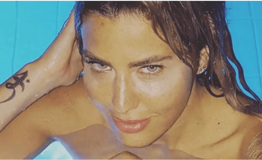 بعد إعادة نشر صورها العارية... جويل حاتم: فخورة جداً بها