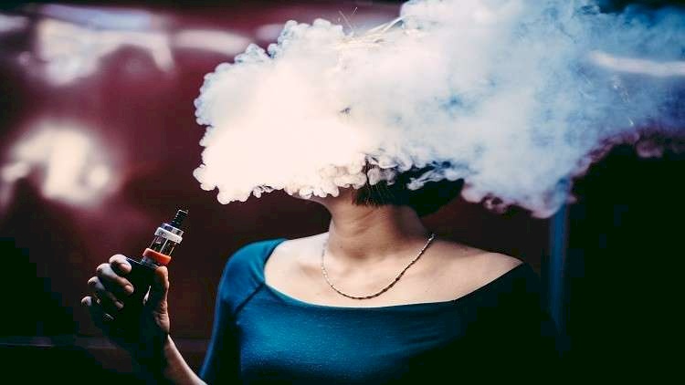 خبراء يشجعون الحوامل على تدخين السجائر الإلكترونية!