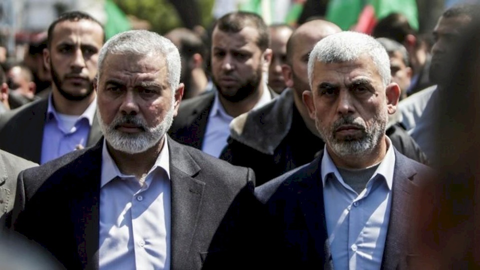 وفد من حماس برئاسة هنية يغادر غزة باتجاه القاهرة