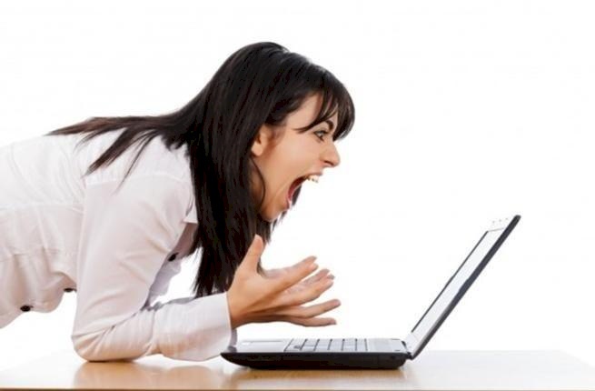 كيف تتعاملين في حال تعرضت للاساءة في العمل؟