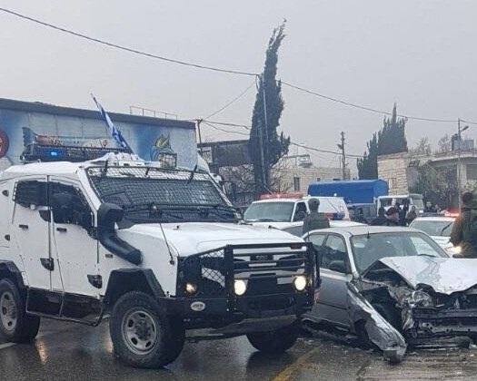 الخليل:اصابات في حادث سير مع مركبة لشرطة احتلال