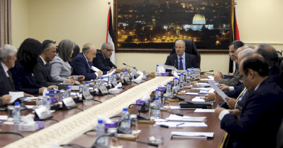 الحكومة: لا نقبل الإملاءات وأموالنا ليست منّة