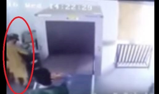 أول مرة يدخل مطار.. ماذا فعل؟