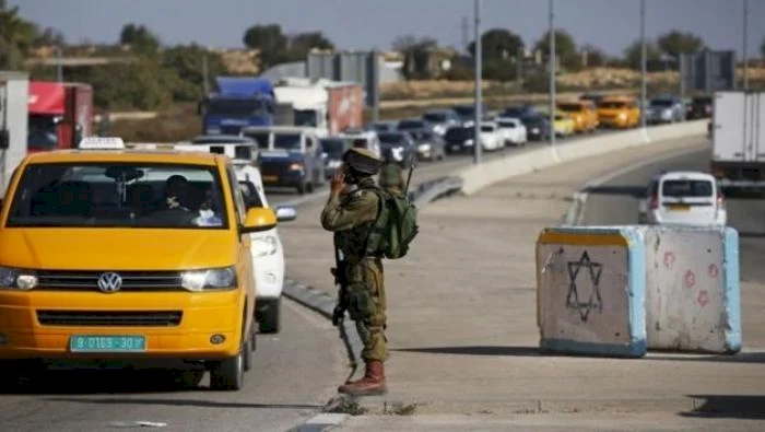 הכיבוש מחמיר את הצעדים הצבאיים שלו במחסומי עין סיניה ועטרת צפונית לרמאללה