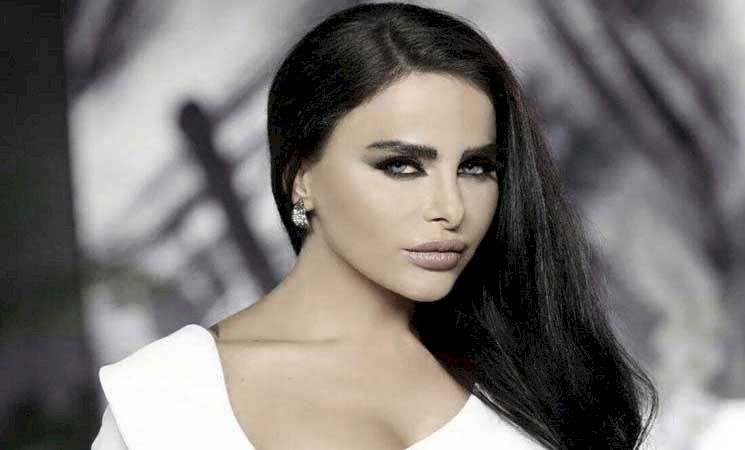 صورة| فنانة لبنانية تثير الجدل بعد نشر صور لها بالحجاب