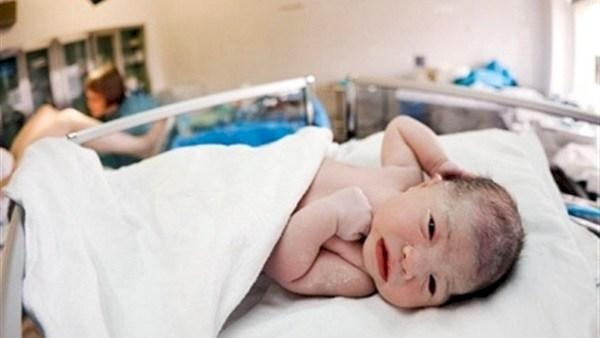 شاهد| مذيعة شهيرة تبث ولادتها على الهواء مباشرة