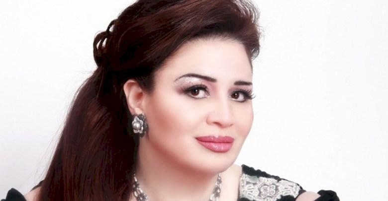 إلهام شاهين تروي قصة أول قبلة لها في السينما