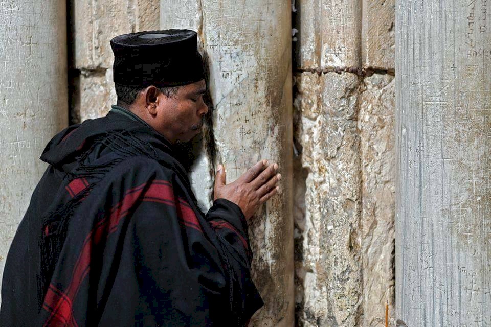 قرارا بفتح كنيسة القيامة